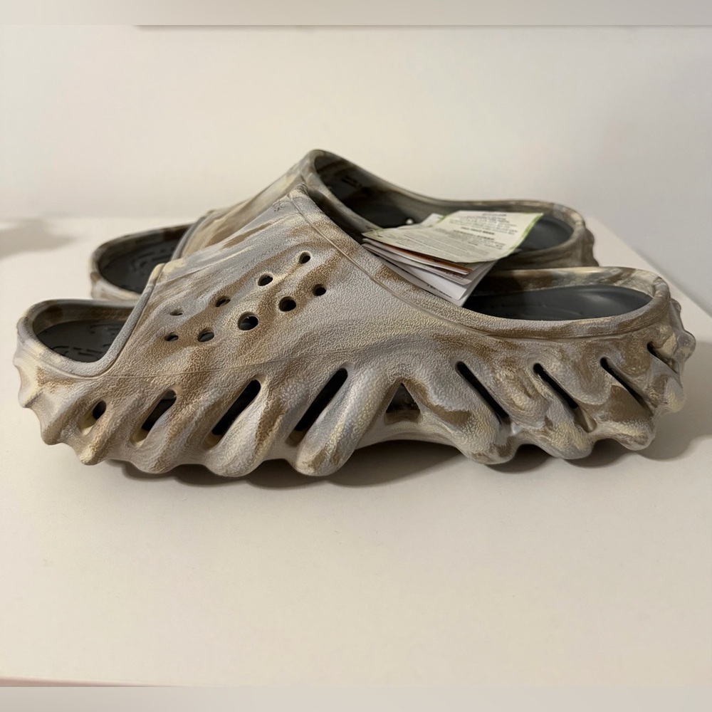 Crocs Size J6 Echo Marbled Slide Slides